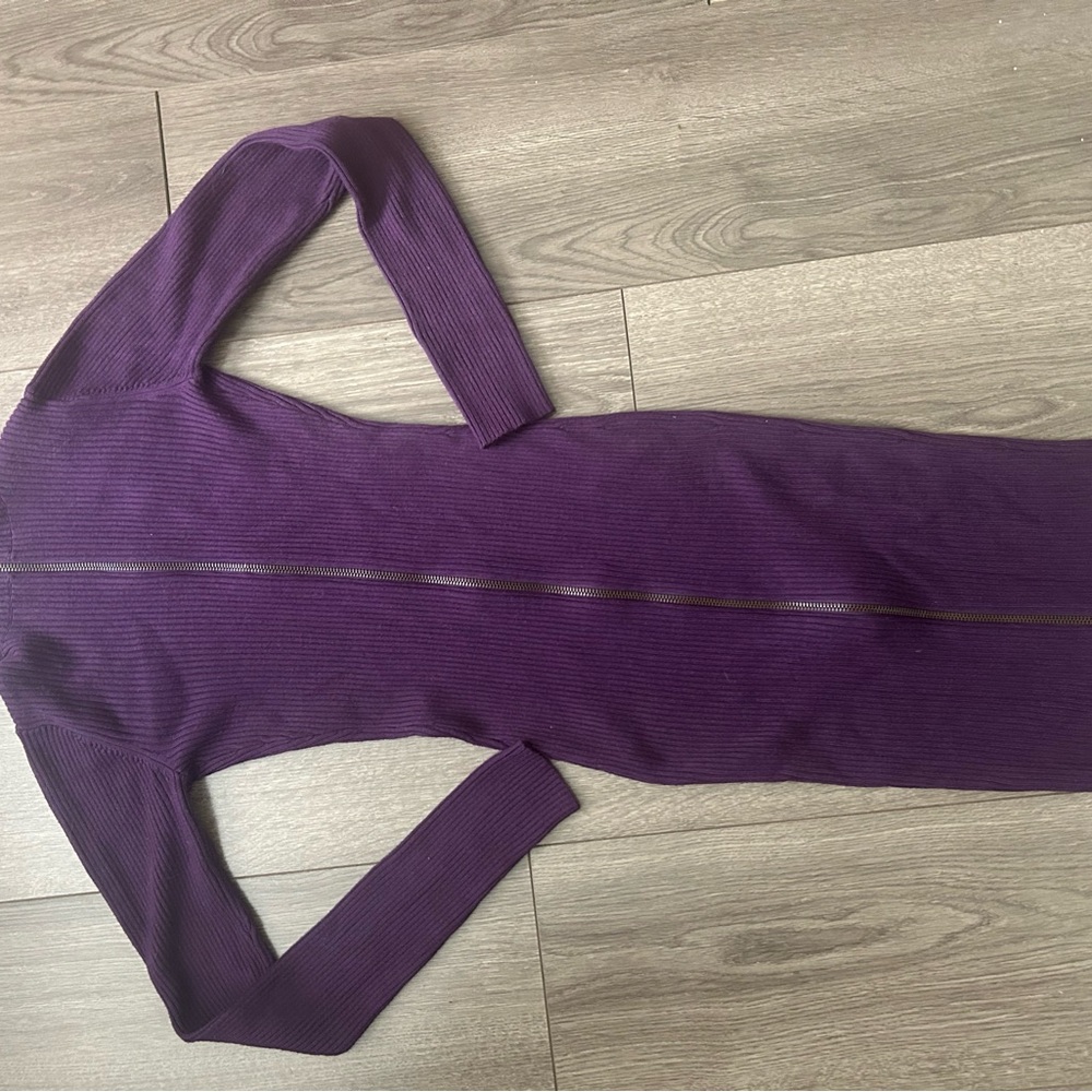 Zip-up back, knit above the knee dress, long sleeve size 4-6